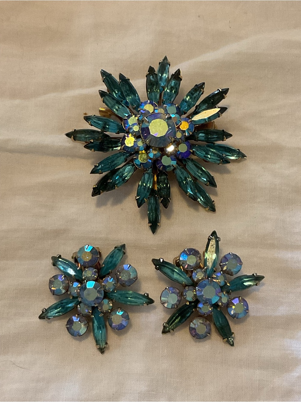 Julianna 1940’s Teal Aurora Rhinestone Brooch and Matching Clip-On Earrings Set